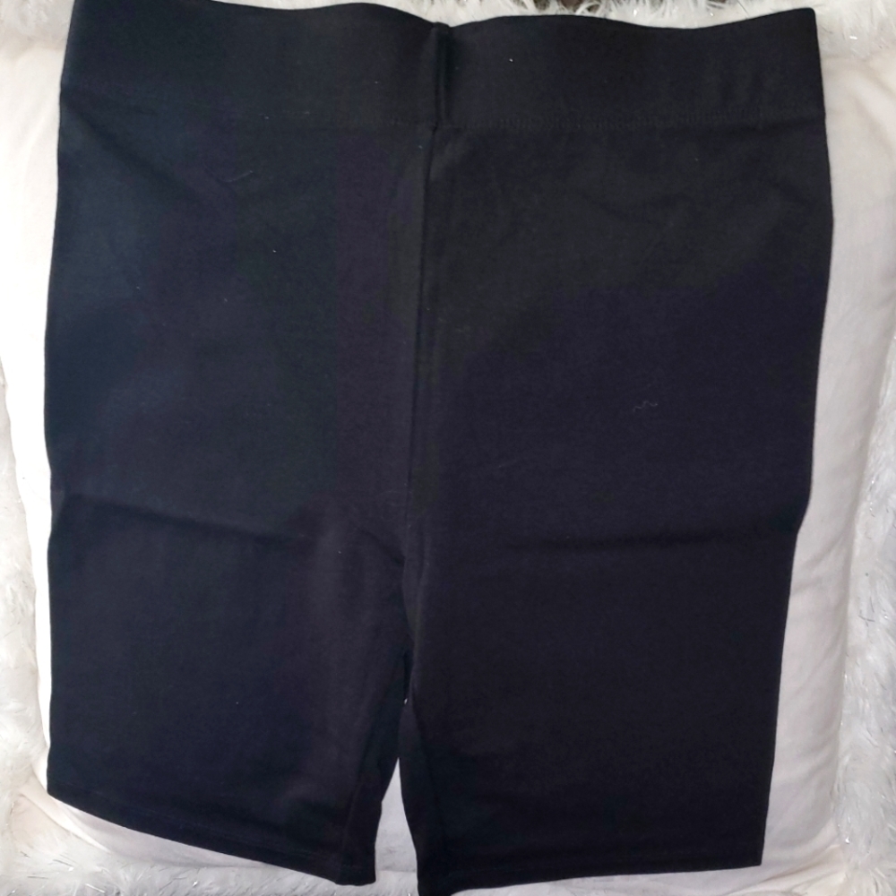 FOREVER 21 WOMEN'S LEGGING BLACK BIKER SHORTS